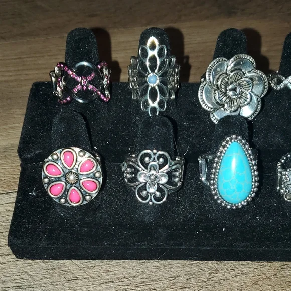 Elegant Silver and Turquoise Ring Set - Picture 3 of 4